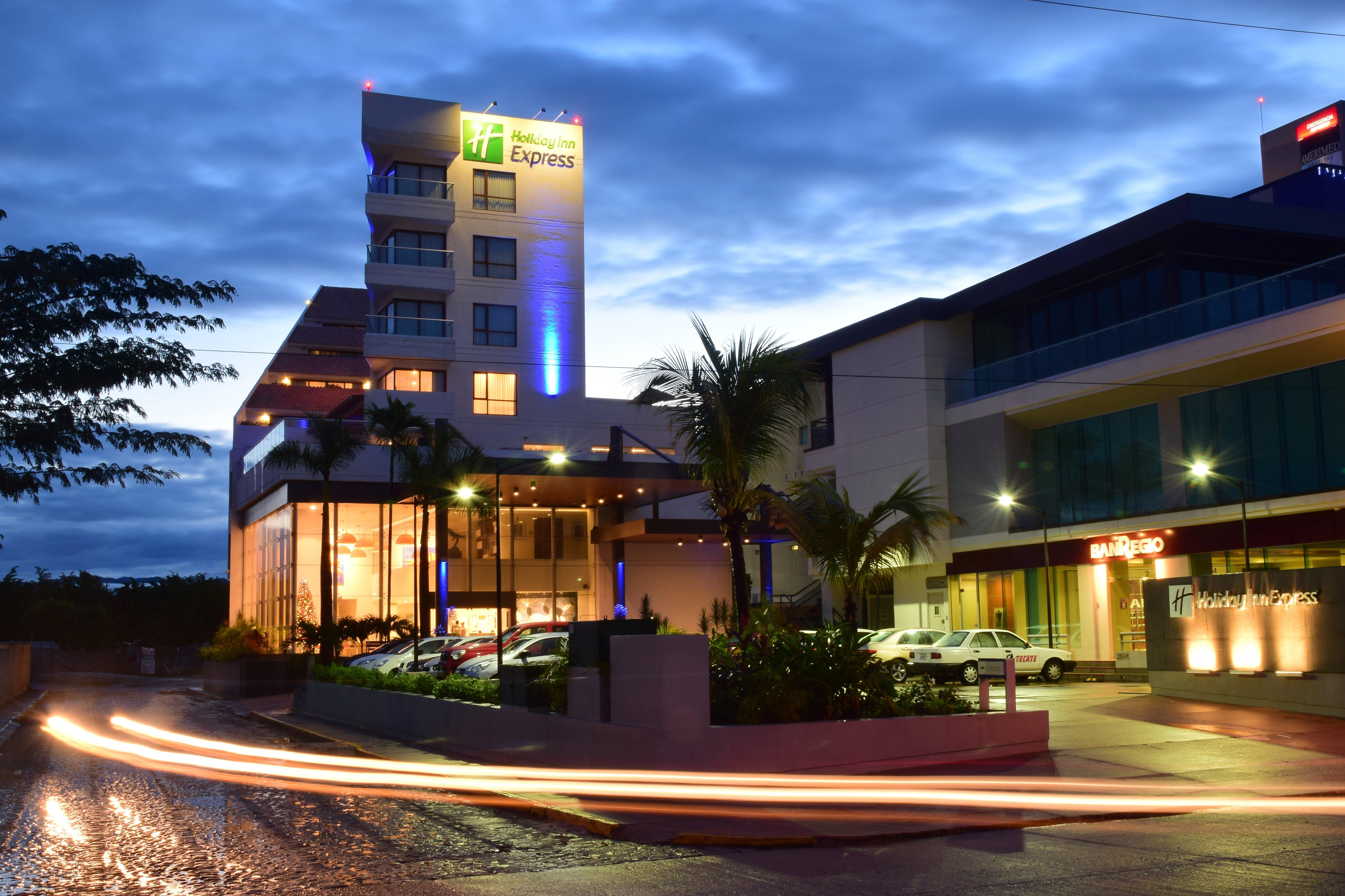 Holiday Inn Express Puerto Vallarta, An Ihg Hotel Exterior photo